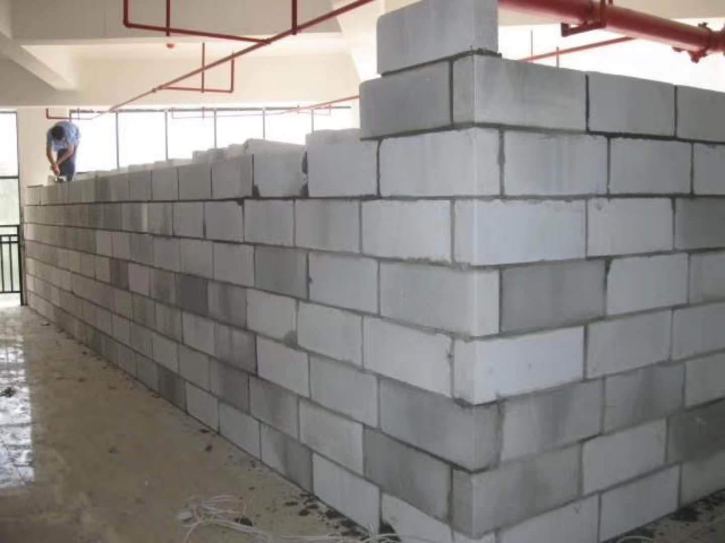 双塔蒸压加气混凝土砌块承重墙静力和抗震性能的研究